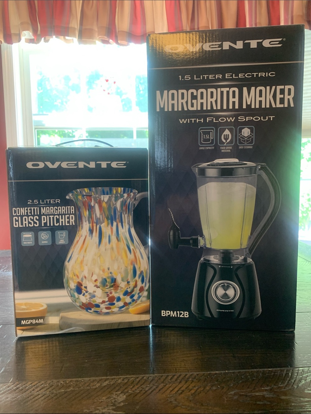 NEVER USED! Ovente Black 1.5L Electric Margarita Maker and Margarita Pitcher